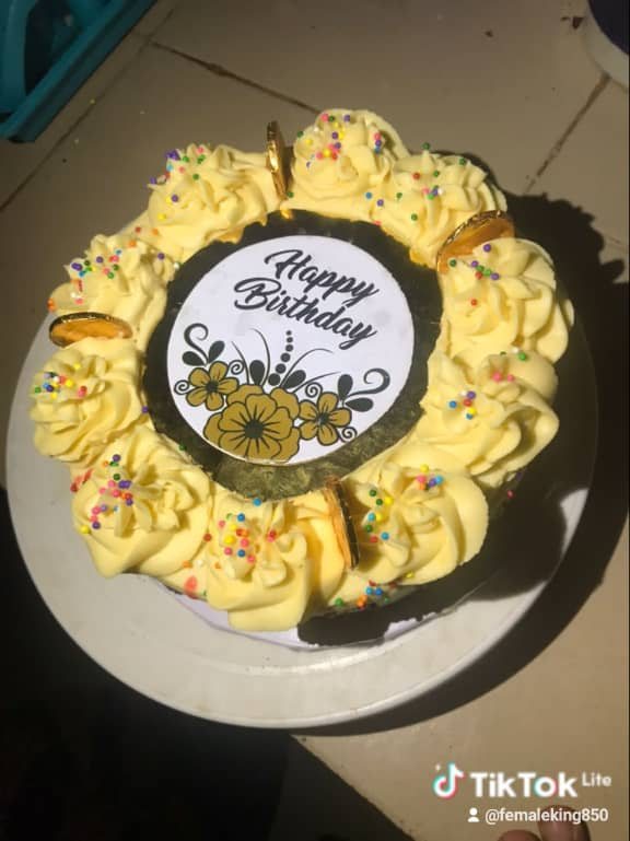 A Bella's Cake And Pastries cake